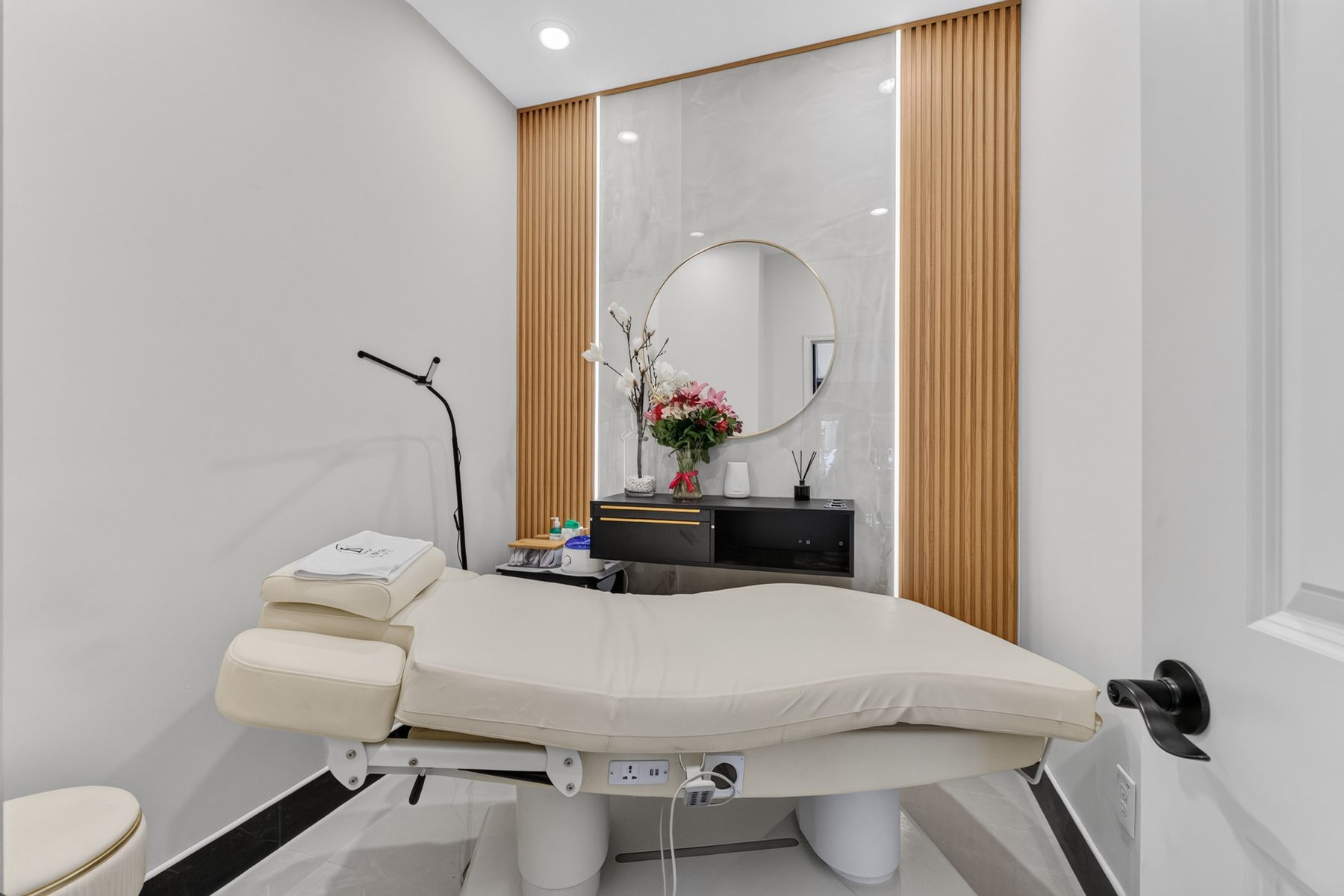 The private treatment room with fresh flowers